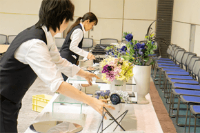 幹事デビューでも大丈夫！大阪で人気のファーストケータリングの忘年会ケータリング活用術